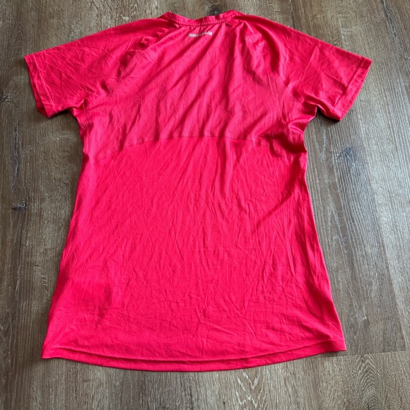 Patagonia W's Short-Sleeved Windchaser Shirt - Picture 4 of 8